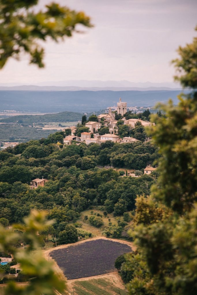 Le village perché de Clansaye dans la Drôme Provençale. crédit photo : Clara Ferrand - blog Wildroad