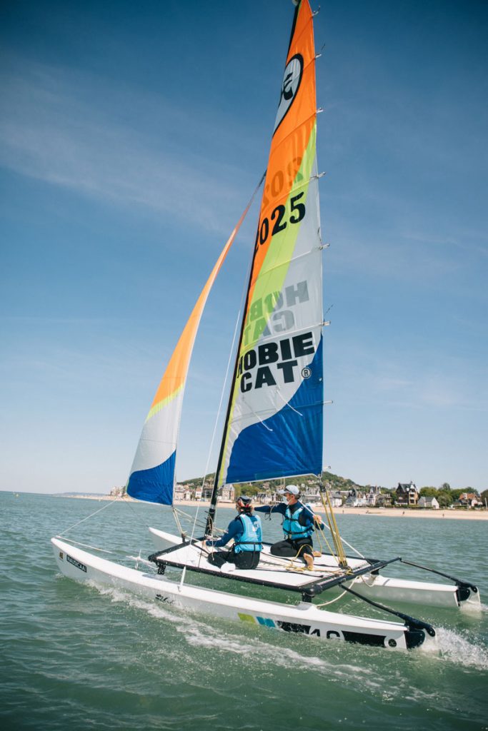 Faire une sortie en Catamaran dans l'estuaire de la Dives. crédit photo : Clara Ferrand - blog Wildroad