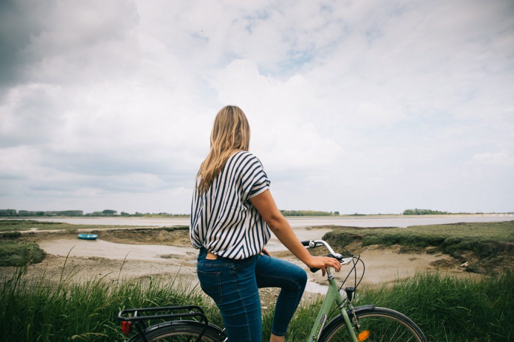 Balade à vélo sur l'estuaire de l'Orne. crédit photo : Clara Ferrand - blog Wildroad