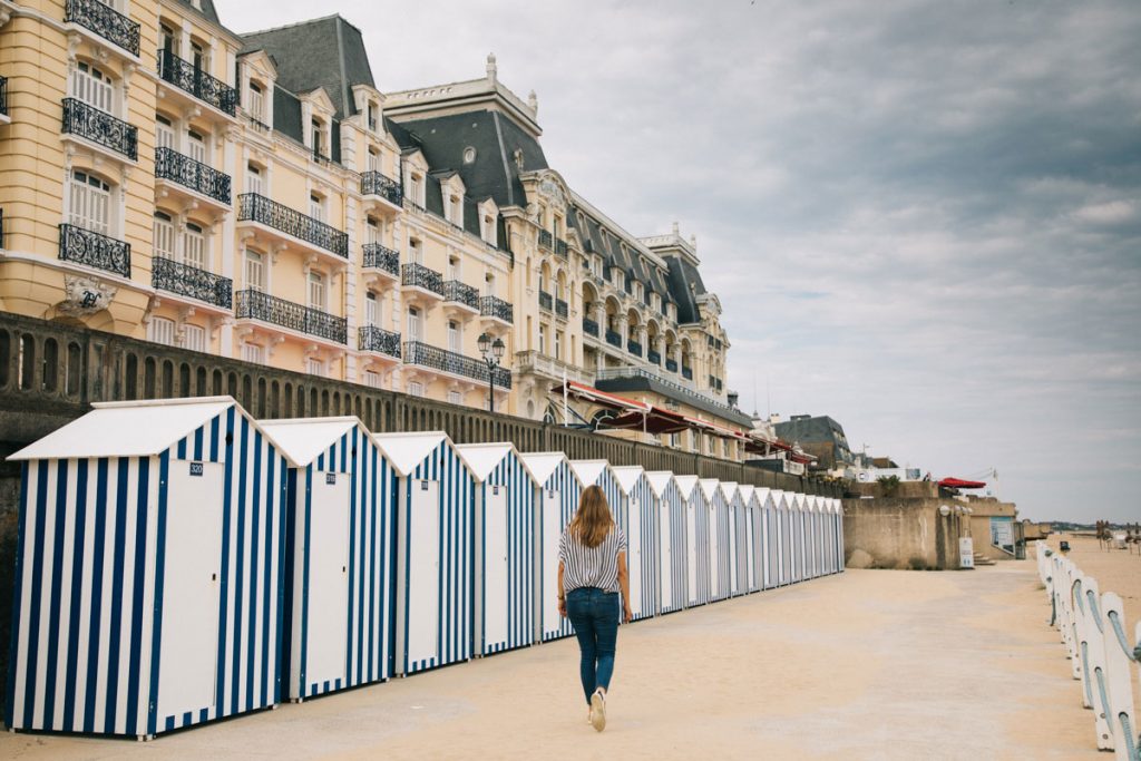 Les cabines de plage de Cabourg en Normandie. crédit photo : Clara Ferrand - blog WIldroad