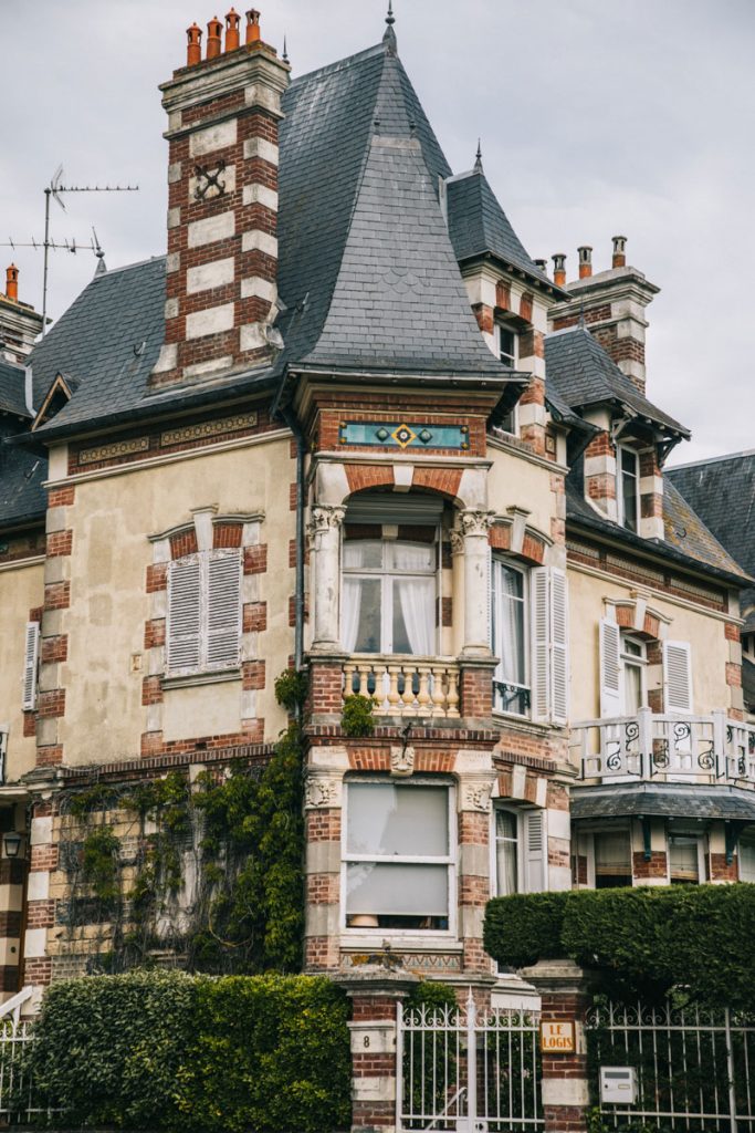 Les villas belle époque de Cabourg en Normandie. crédit photo : Clara Ferrand - blog WIldroad