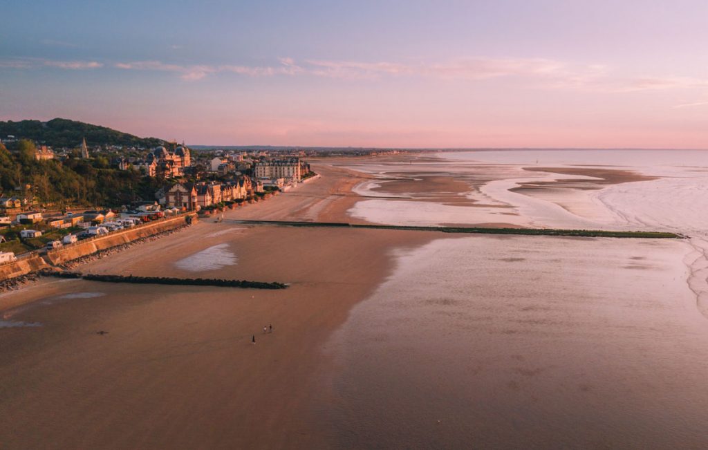 La plage de la ville d'Houlgate. crédit photo : Clara Ferrand - blog WIldroad