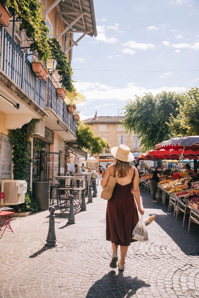 Visiter un des plus beaux village de la Drôme : Saint-Paul-les-trois-chateau. crédit photo : Clara Ferrand - blog Wildroad