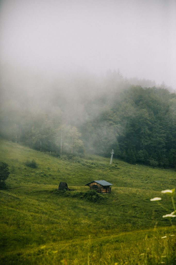 Randonnée dans l'Ain dans le Bugey. crédit photo : Clara Ferrand