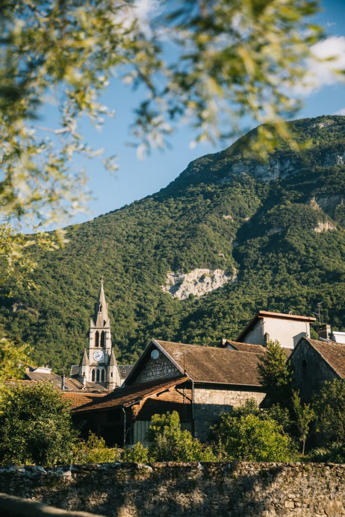 Faire un trek avec la Mad Jacques dans le Bugey au départ de Culoz. crédit photo : Clara Ferrand - blog Wildroad
