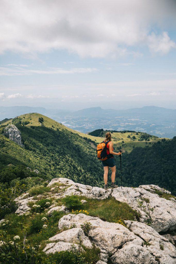 La vue depuis le grand Colombier dans le Buggy dans l'Ain. crédit photo : Clara Ferrand - blog Wildroad