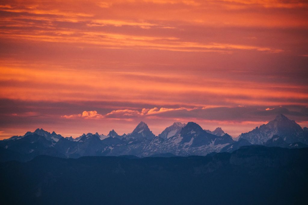 Le massif du Mont blanc depuis le Bugey. crédit photo : Clara Ferrand - blog Wildroad