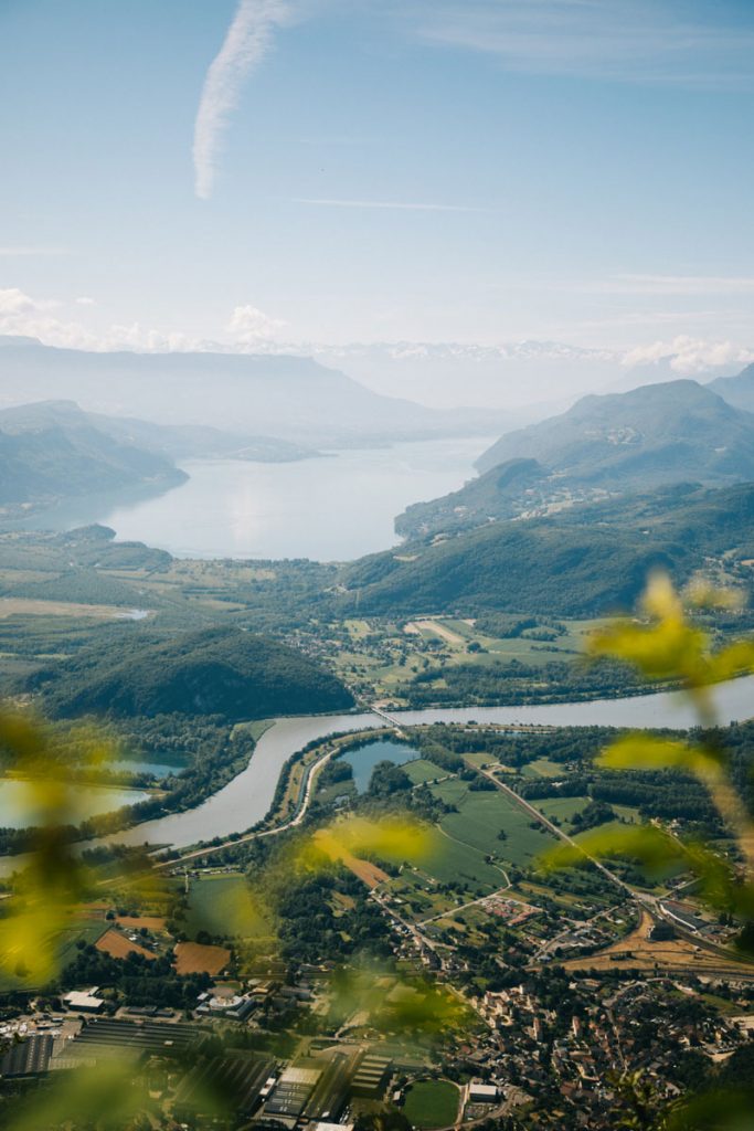 La vue sur le lac du Bourget depuis les hauteurs de Culoz. crédit photo : Clara Ferrand - blog Wildroad