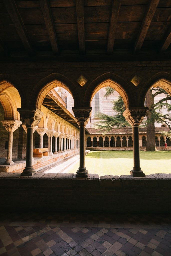 Visiter le cloitre de l'abbaye de Saint-Pierre à Moissac. crédit photo : Clara Ferrand - blog WIldroad