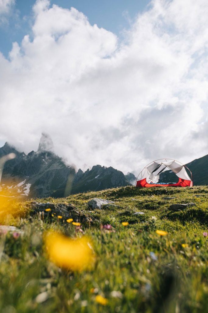 Faire un bivouac autour du lac de presse en Savoie. crédit photo : Clara Ferrand - blog Wildroad