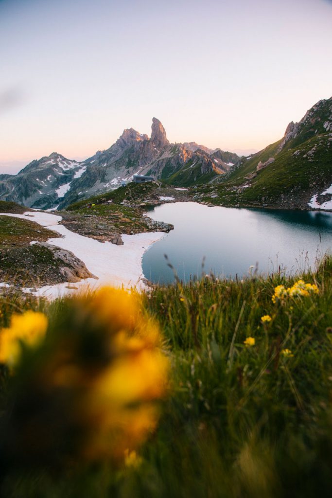 Le lac de Presset : la randonnée incontournable du massif du Beaufortain en Savoie. crédit photo : Clara Ferrand - blog Wildroad