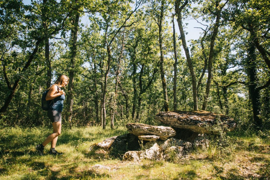 Le dolmen de la tombe du Géant dans le Quercy. crédit photo : Clara Ferrand - blog Wildroad