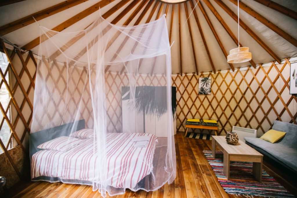 Dormir dans une yourte au camping du Beau Village a côté de Lauzerte. crédit photo : Clara Ferrand - blog Wildroad
