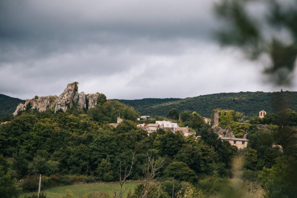 Camp-sur-l'agly village sur le sentier Cathare. crédit photo : Clara Ferrand - blog Wildroad