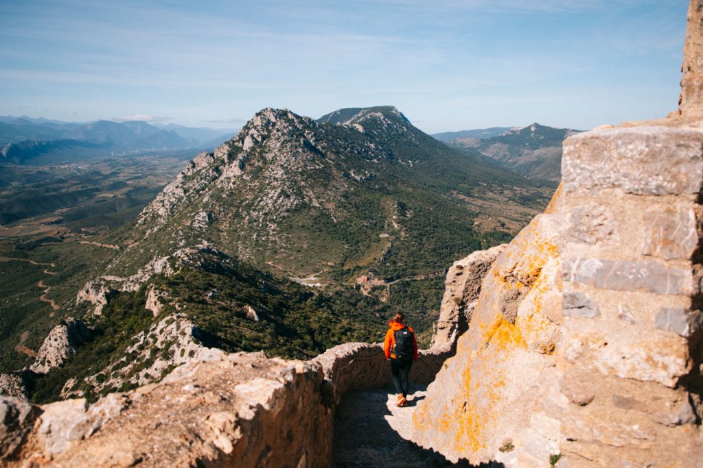 Visiter le chateau de Quéribus dans l'Aude. crédit photo : Clara Ferrand - blog Wildroad