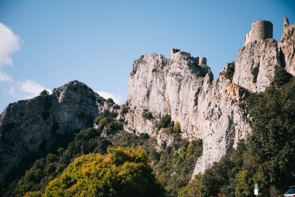 Le chateau de Peyrepertuse, une des citadelles du vertige de l'Aude. crédit photo : Clara Ferrand - blog Wildroad
