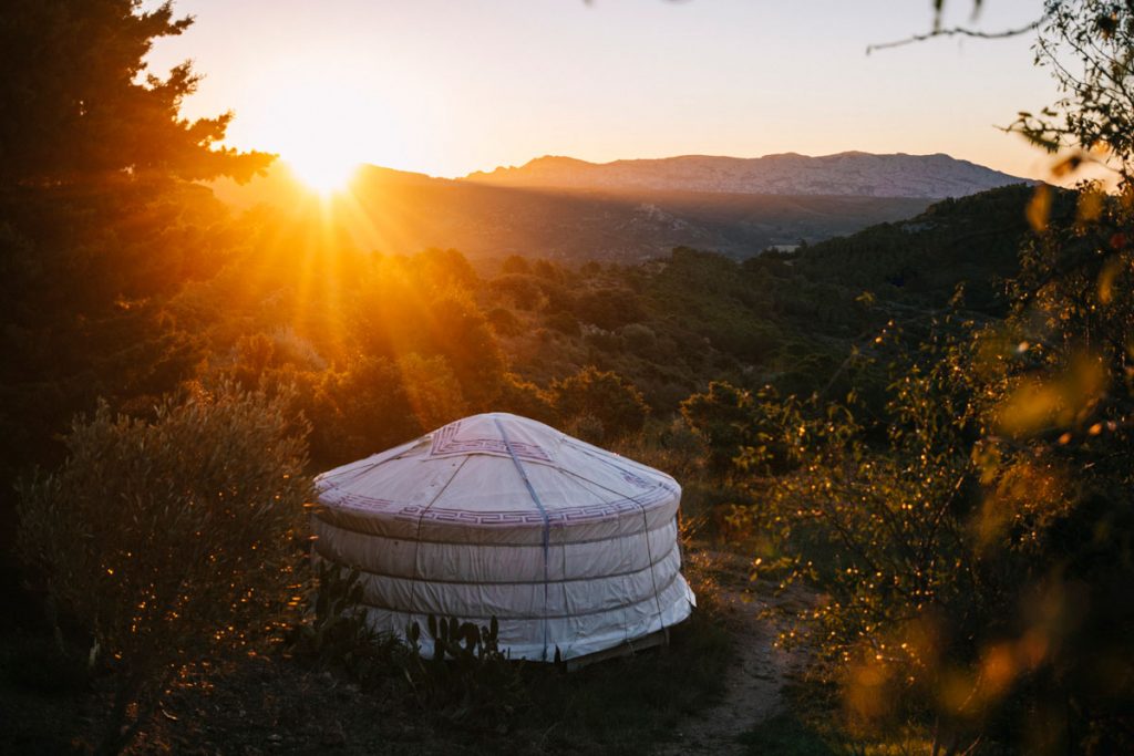 Dormir dans une yourte dans les hauteurs de Tuchan. crédit photo : Clara Ferrand - blog WIldroad