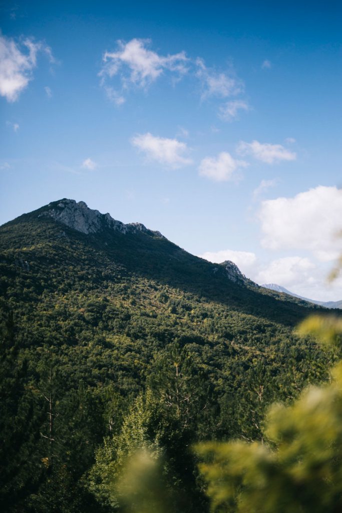 Randonnée dans les corbières dans l'Aude. crédit photo : Clara Ferrand - blog Wildroad