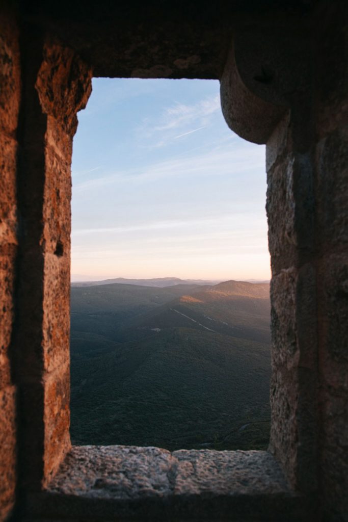 Visiter les châteaux du sentier Cathare dans l'Aude : une randonnée époustouflante. crédit photo : clara Ferrand - blog WIldroad