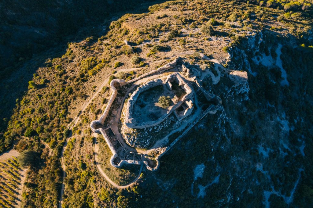 Visiter le chateau d'Aguilar à Tuchan dans les Corbières. crédit photo : Clara Ferrand - blog Wildroad