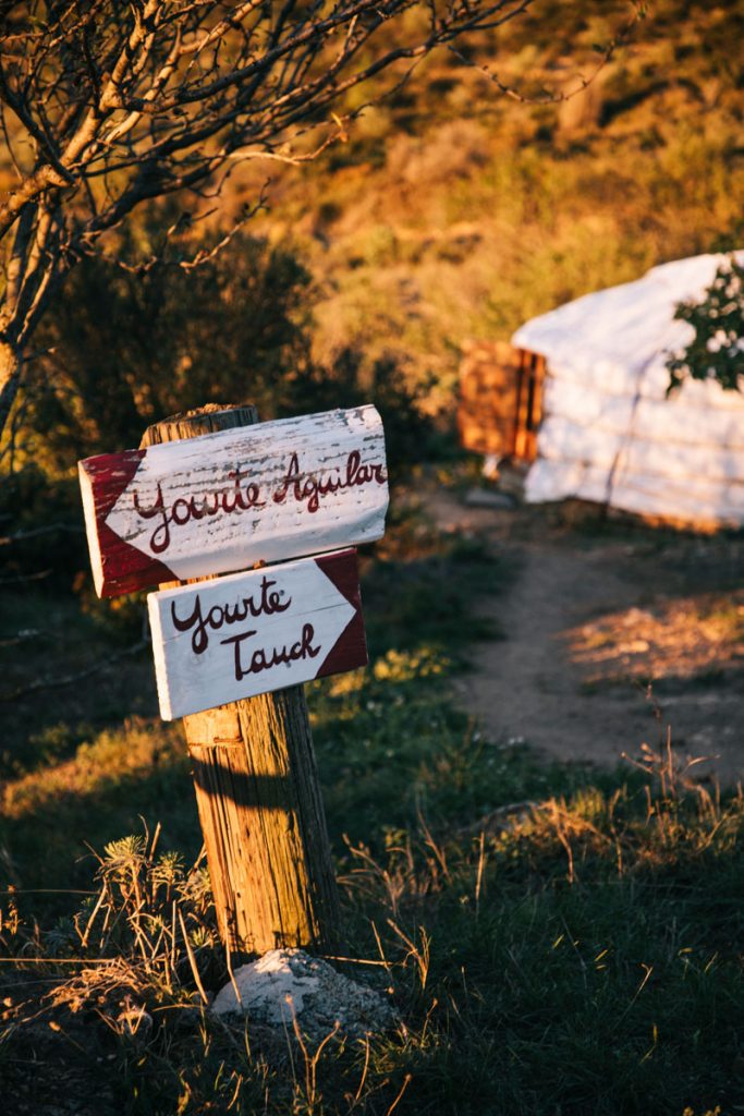 Yourte du gîte d'étape de Tuchan, une nuit insolite dans l'Aude. crédit photo : Clara Ferrand - blog Wildroad