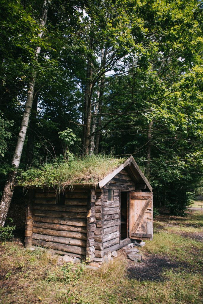 Les abris shelter sur les lacs suédois. crédit photo : Clara Ferrand - blog Wildroad