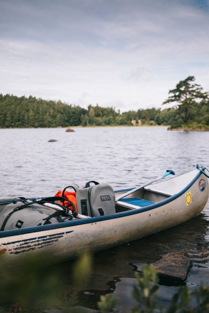 Les sacs étanche pour une aventure en canoë. crédit photo : Clara Ferrand - blog Wildroad