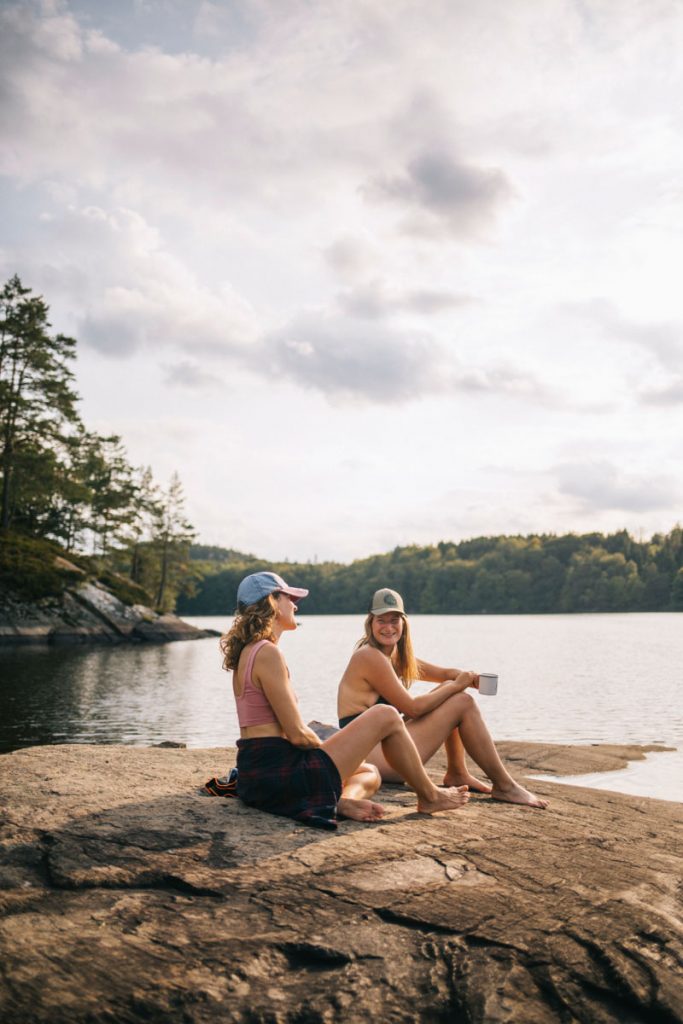 Apéro sur un ile en suède. crédit photo : Clara Ferrand - blog Wildroad