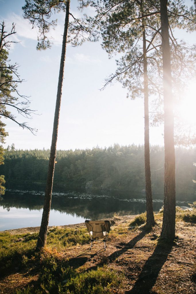 La chaise de camping pour un bivouac. credit photo : Clara Ferrand - blog Wildroad