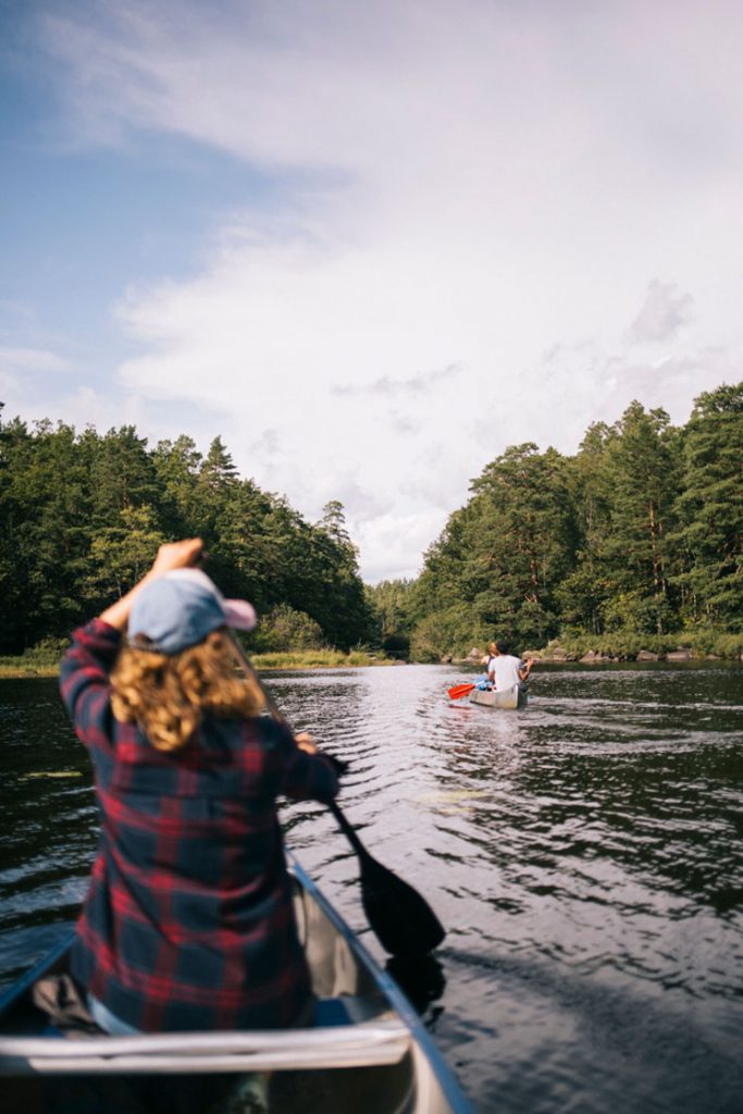 Faire un canoë trip entre amis. crédit photo : Clara Ferrand -blog Wildroad