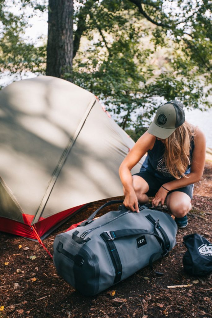 Les sacs étanches pour une aventure en canoë en Suède. crédit photo : Clara Ferrand - blog WIldroad