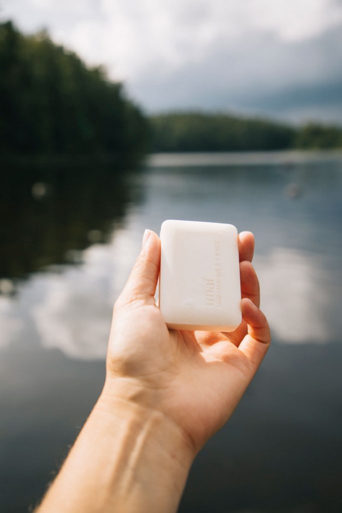Le savon biodégradable d'Amuï marque française. crédit photo : Clara Ferrand - blog Wildroad