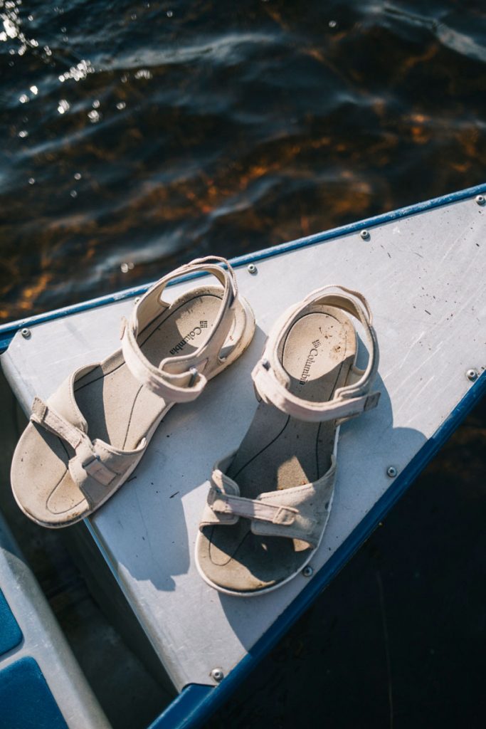 Quelle chaussure prendre pour une semaine sur un canoë. crédit photo : Clara Ferrand - blog Wildroad
