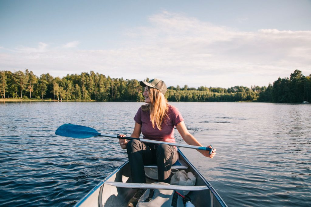 Faire du canoë sur les lac en famille. crédit photo : Clara Ferrand - blog Wildroad
