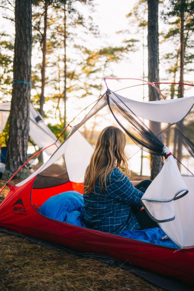 Ma tente MSR pour le canoë trip en Suède. crédit photo : Clara Ferrand - blog Wildroad