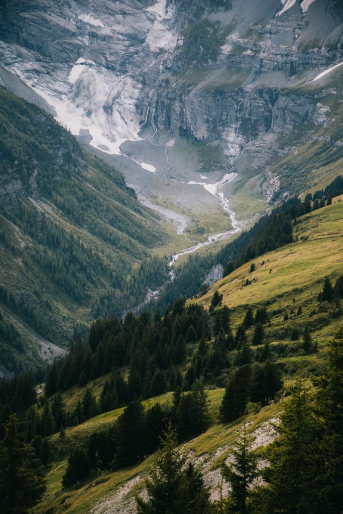 Fond de vallée au court d'une randonnée autour du Schilthorn. crédit photo : Clara Ferrand - blog Wildroad