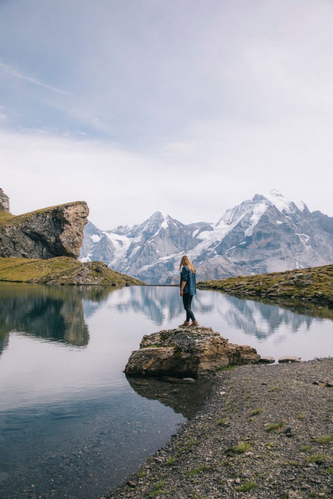 Voir le lac de Grauseeli dans les Alpes Suisses. crédit photo : Clara Ferrand - blog WIldroad