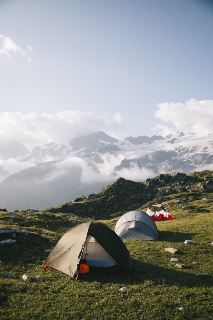 Organiser un bivouac avec ses amis en montagne pour son anniversaire.