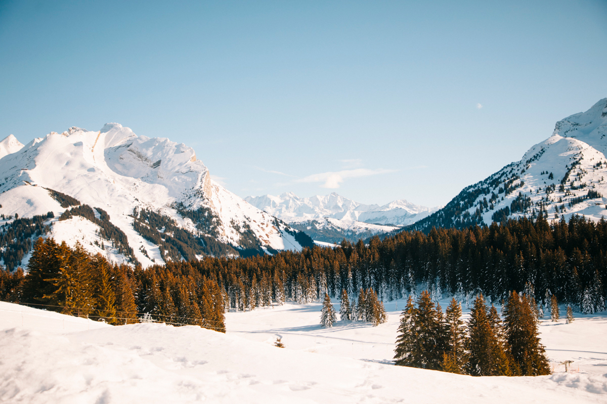 Les montagnes d'Annecy en hiver des Bauges aux Aravis. crédit photo : Clara Ferrand - blog Wildroad