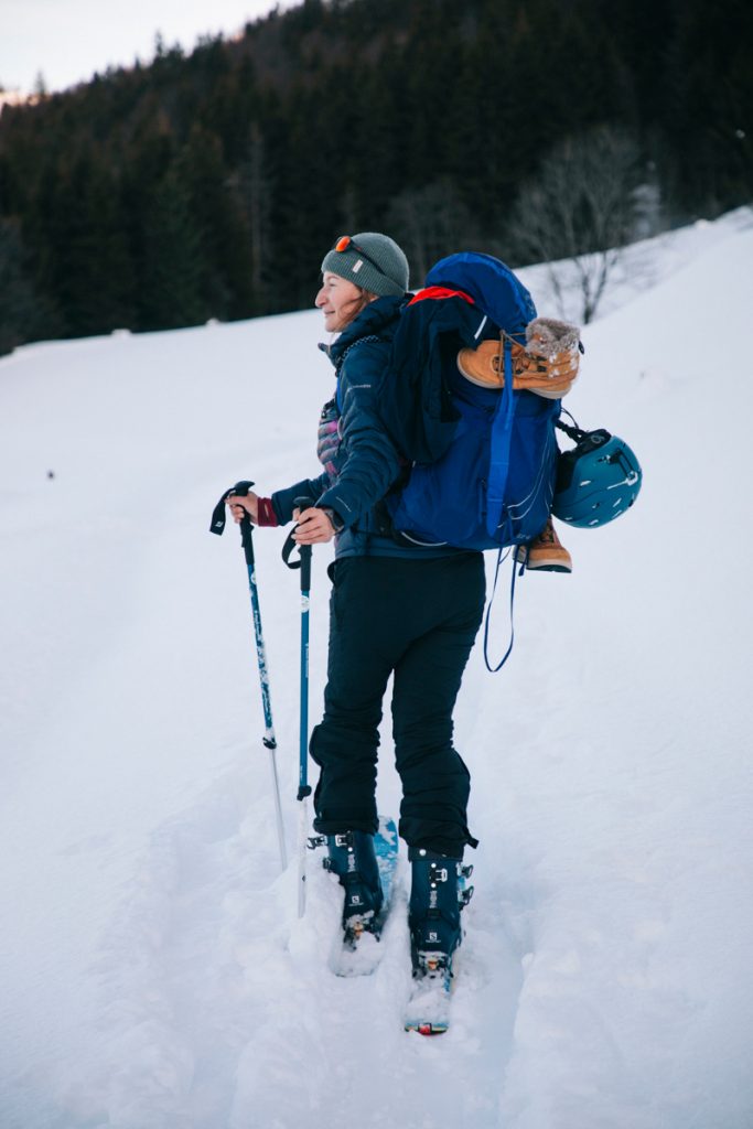 Sac à dos pour un bivouac en ski de randonnée. crédit photo : Clara Ferrand - blog WIldroad