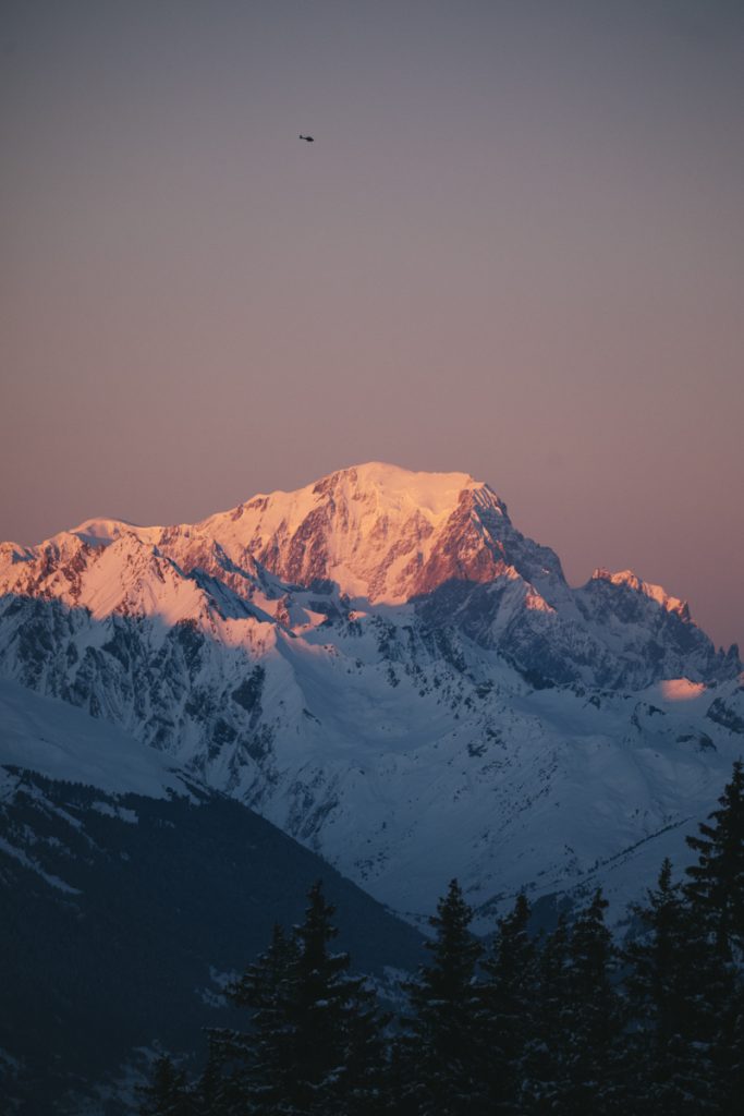 Coucher de soleil sur le mont Blanc. crédit photo : Clara Ferrand - blog Wildroad