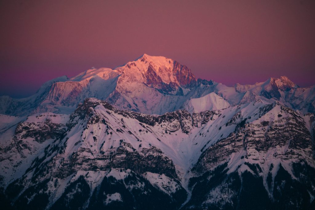 Coucher de soleil sur le Mont-blanc depuis le sommet du Semnoz. crédit photo :Clara Ferrand - blog Wildroad
