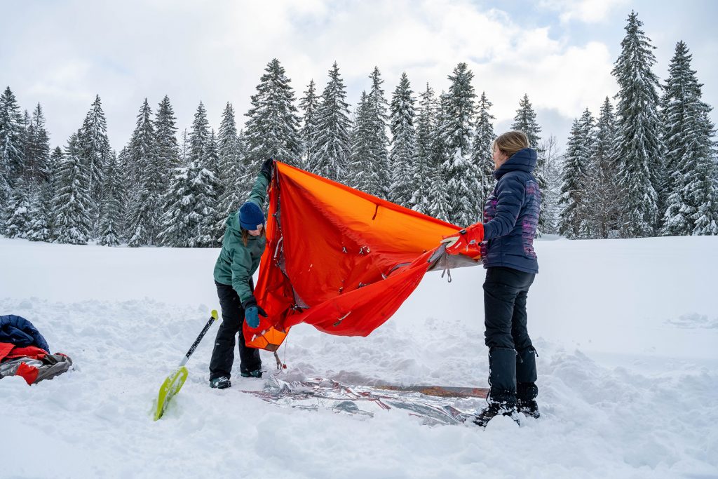 Choisir son campement pour réussir son bivouac dans la neige. crédit photo : Clara Ferrand - blog Wildroad