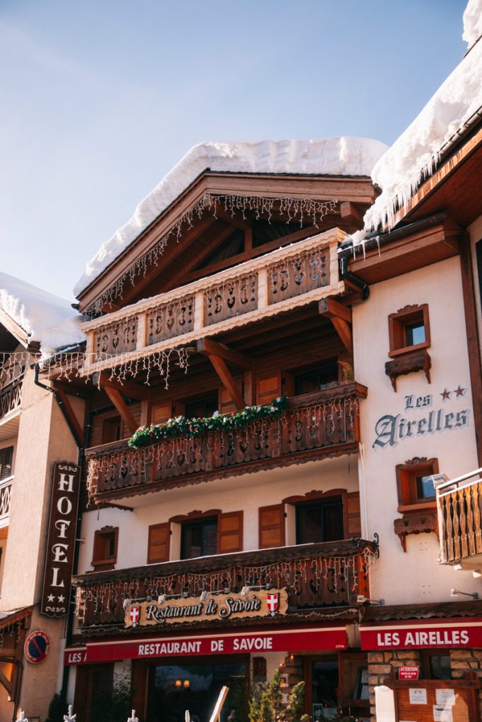 Les chalets savoyard de la Clusaz. crédit photo : Clara Ferrand - blog Wildroad