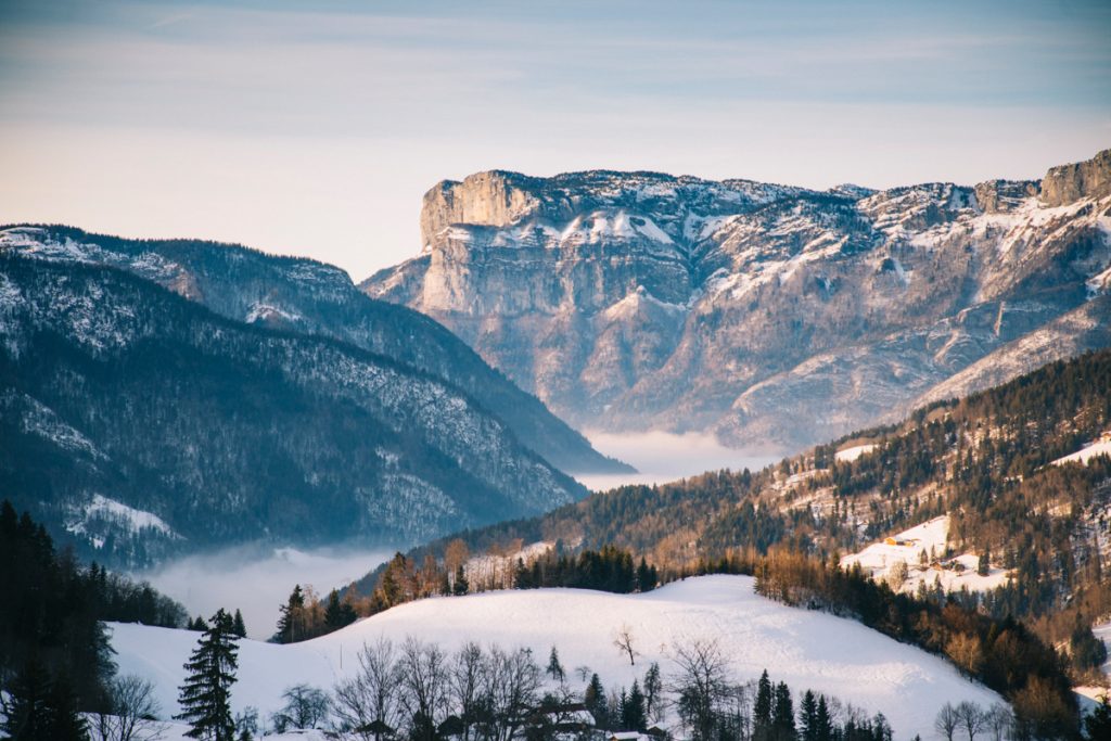 Panorama sur le Parmelan et les alentour des montagnes d'Annecy. crédit photo : Clara Ferrand - blog Wildroad