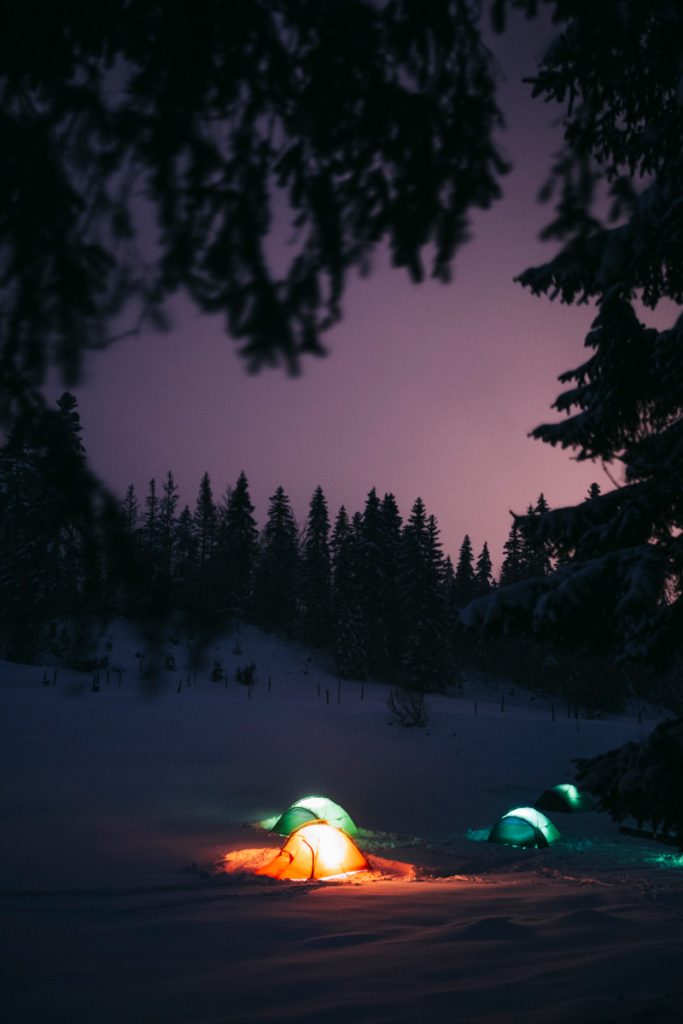 Faire son premier bivouac dans la neige. crédit photo : Clara Ferrand - blog Wildroad 