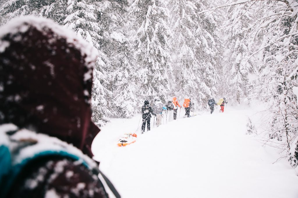 Deuxieme jour de randonnée raquette dans le Jura. crédit photo : Clara Ferrand - blog Wildroad
