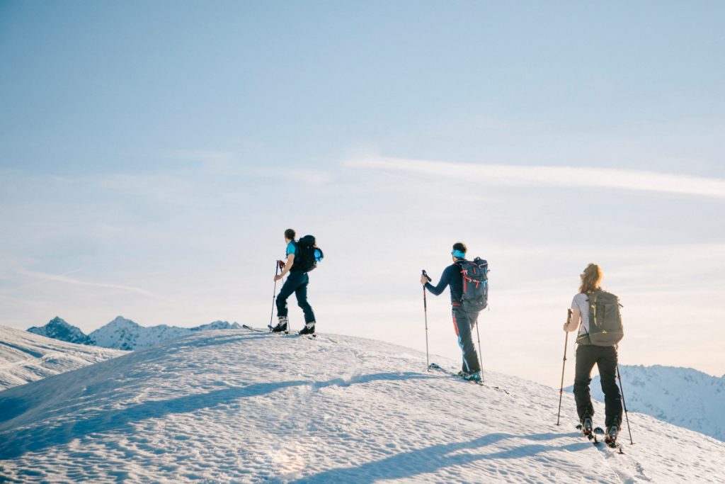 Les bases de la sécurité en montagne pour une sortie en ski de randonnée, savoir renoncer devant une mauvaise météo. crédit photo : Clara Ferrand - blog Wildroad