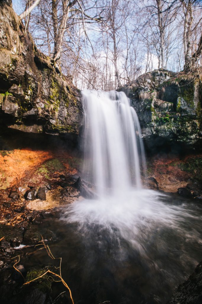 Une des plus belles cascade du Cantal : la cascade de capot dans la vallée du Siniq. crédit photo : Clara Ferrand - blog WIldroad