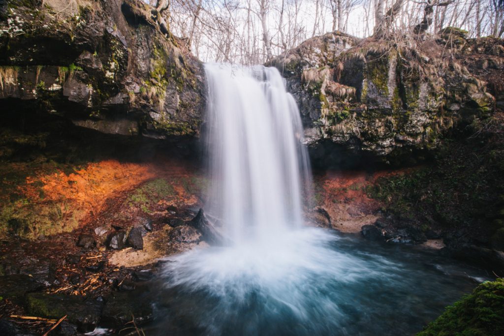 La cascade de Capat et ses orgues baltiques dans la vallée du Siniq. crédit photo : Clara Ferrand - blog Wildroad